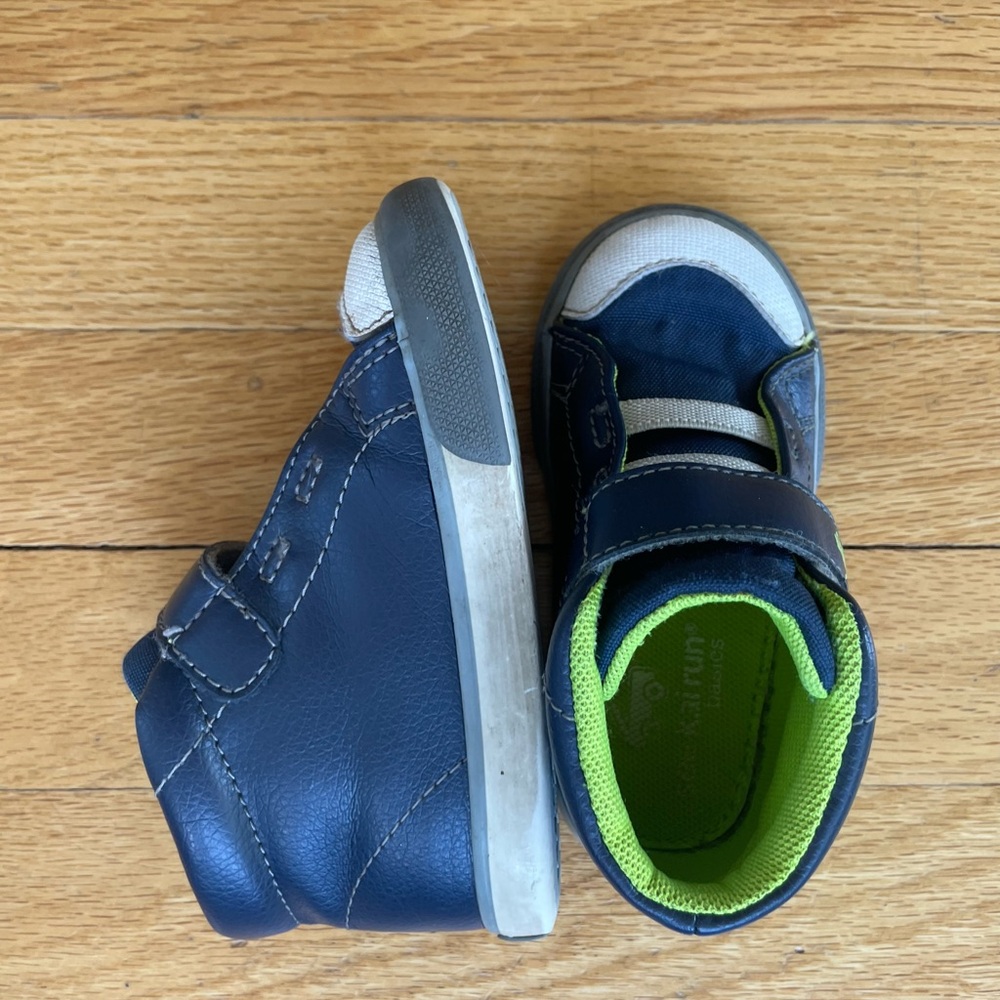 See Kai Run Basics Toddler Belmont II
Sneakers - Navy Blue